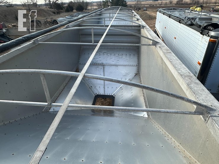 2015-wilson-grain-trailer-image-13