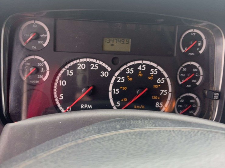 2009-freightliner-business-class-m2-106-image-28