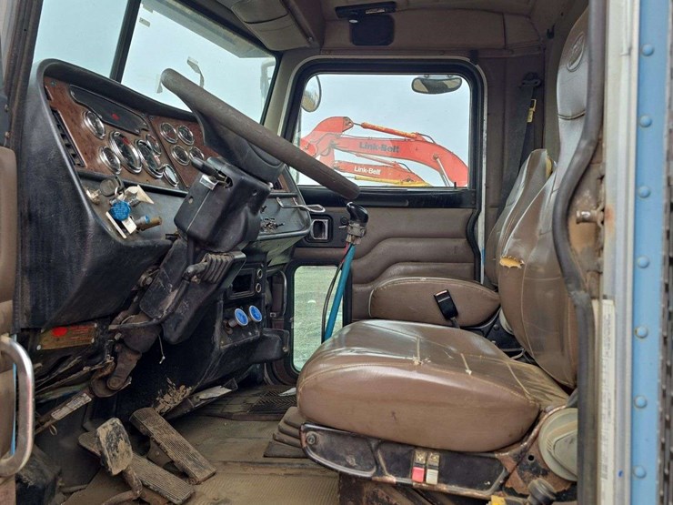 2005-peterbilt-378-image-10