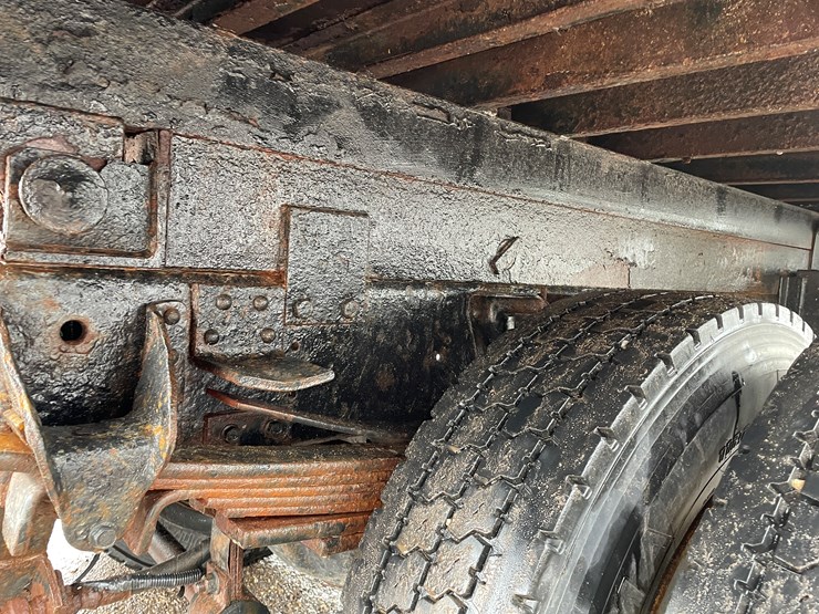 #2015-•-2009-chevy-c7500-single-axle-dump-truck-(has-wi-title)-image-26