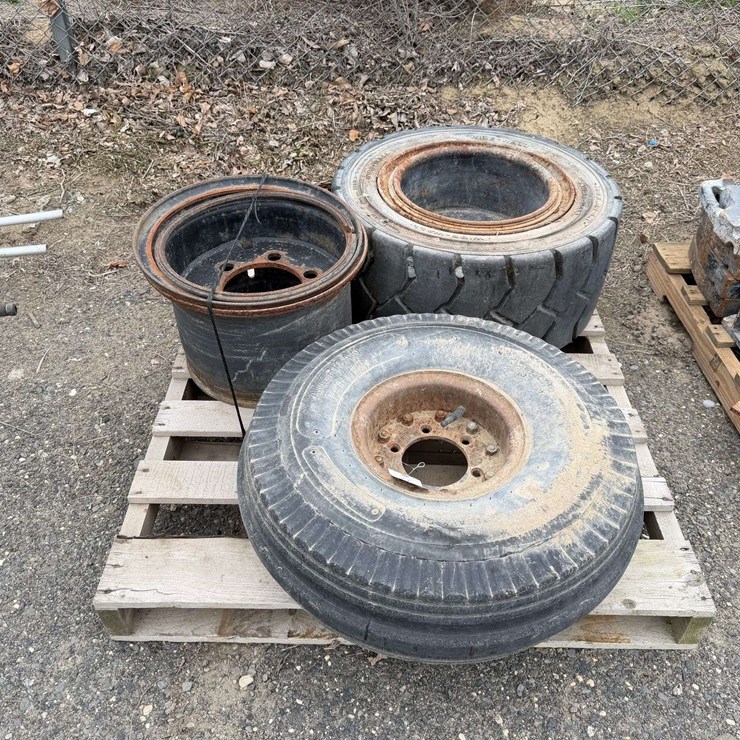 American Farmer 9.00-10SL Tire and Rim, 28x12.5-15 Tire and Rim, 18" Forklift Rim