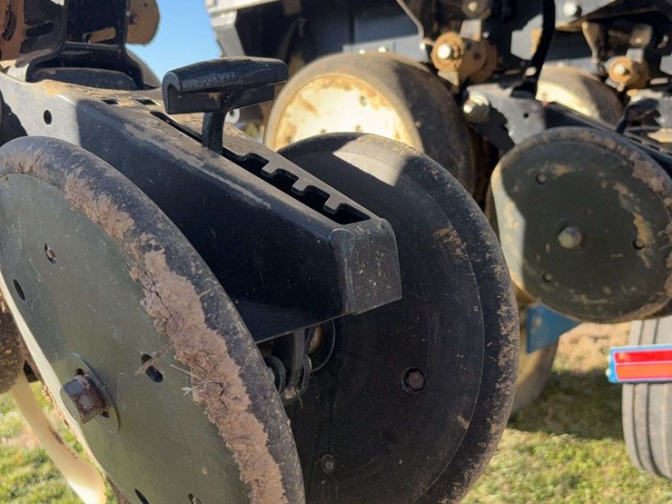 2009-kinze-3600-image-32