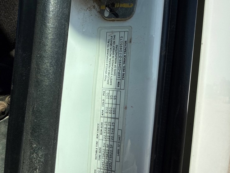 2018-peterbilt-567-image-13