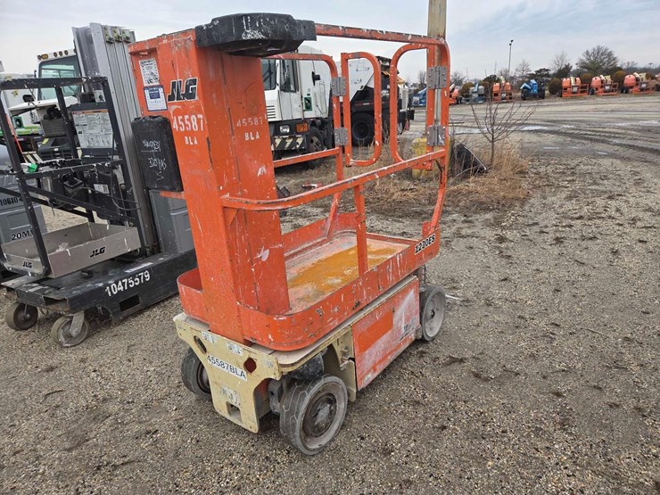 2017-jlg-1230es-image-1