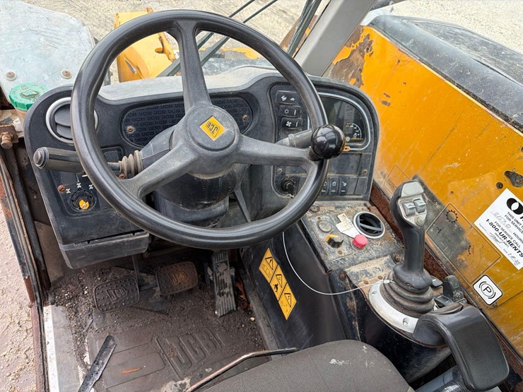 2017-jcb-525-60-image-12