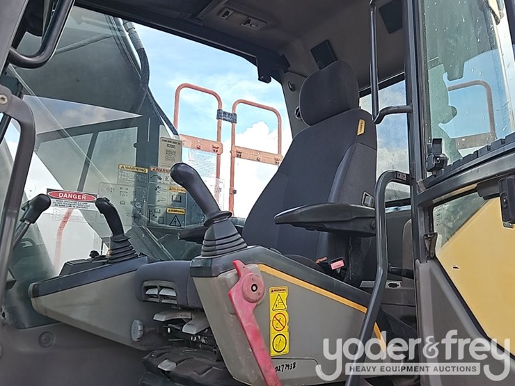 2020-volvo-ec200el-image-42