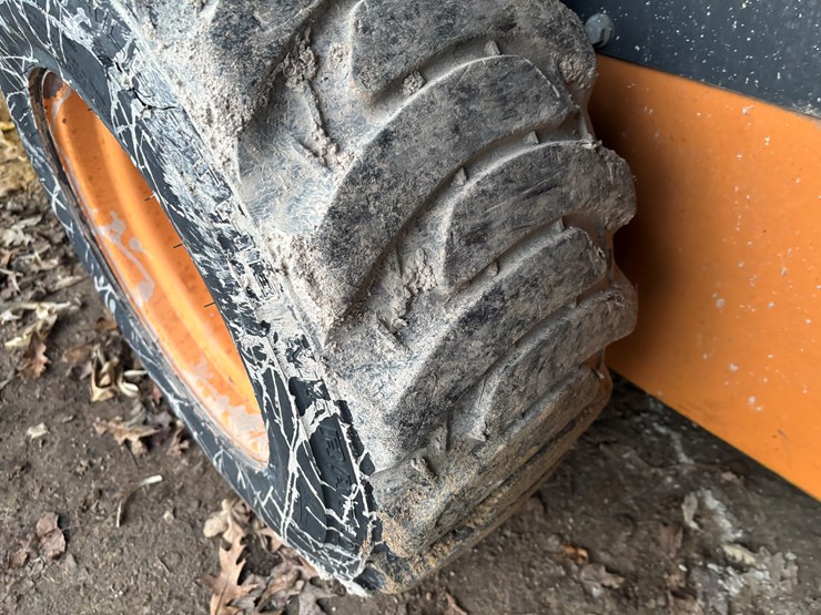 2012-case-sv300-image-58