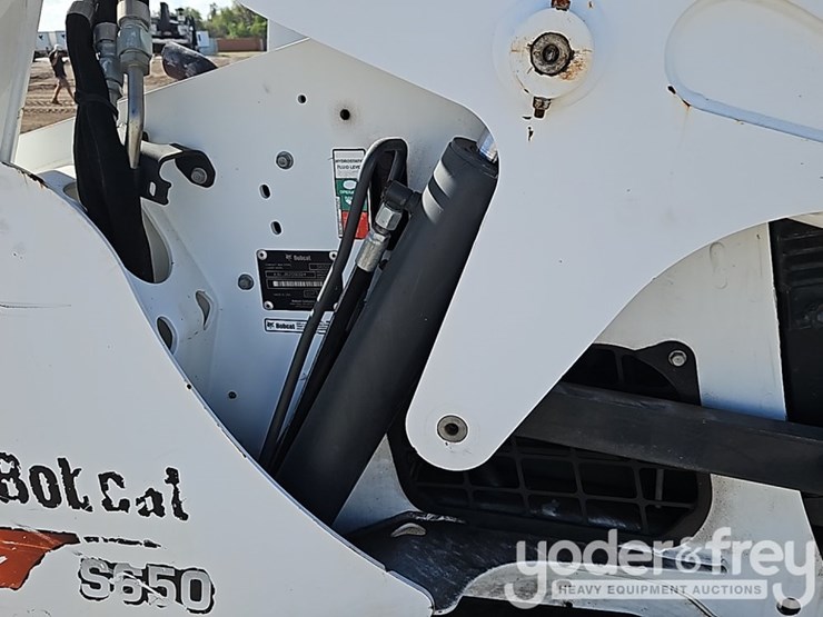 2017-bobcat-s650-image-9