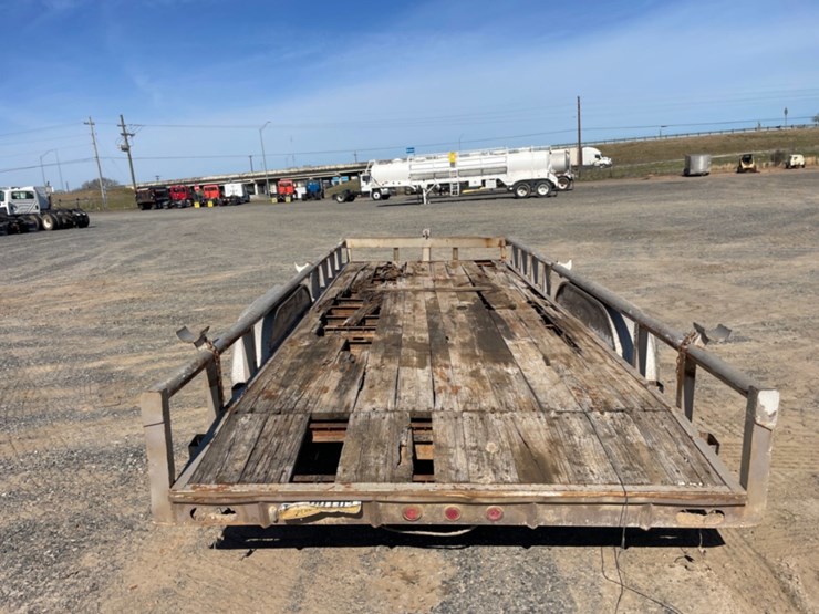 2008-progressive-20'-x-7'-bumper-pull-trailer-image-6