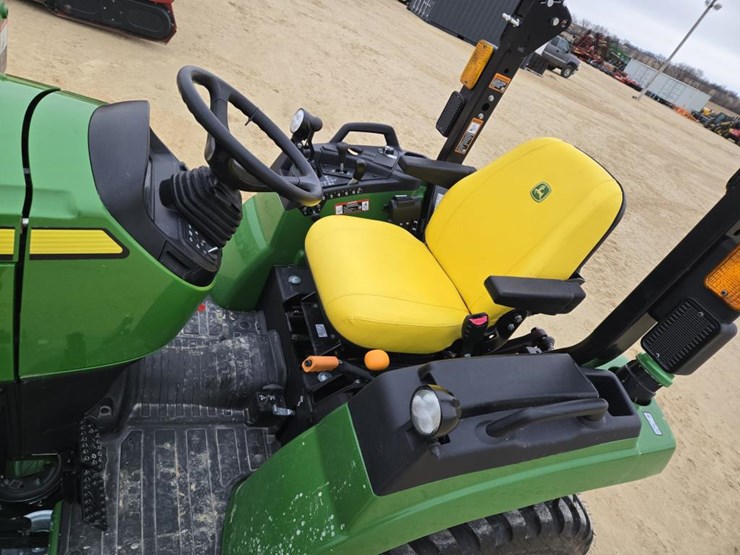 2025-john-deere-2038r-image-16