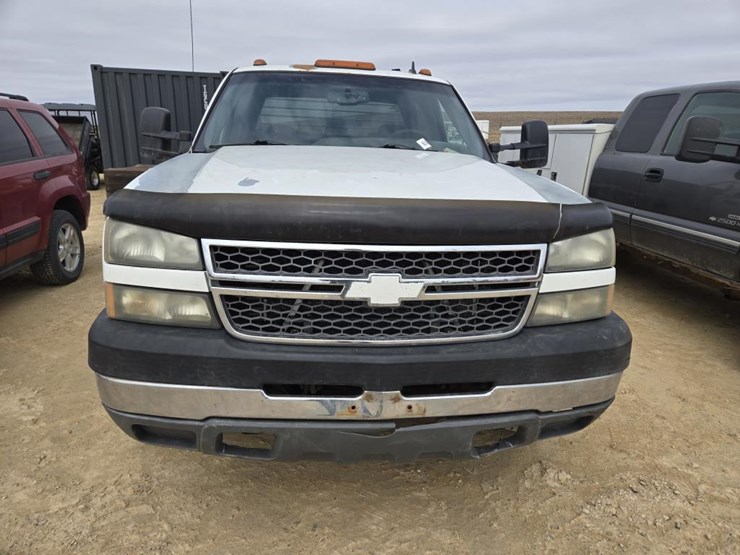 2006-chevrolet-k3500-image-2