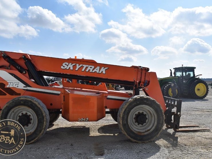 2015-sky-trak-8042-image-22