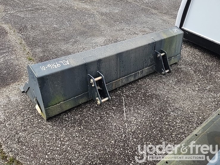 unused-68"-smooth-edge-bucket-c/w-pins-to-suit-tractor-image-4