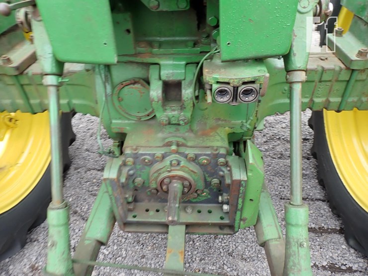 john-deere-3010-image-9