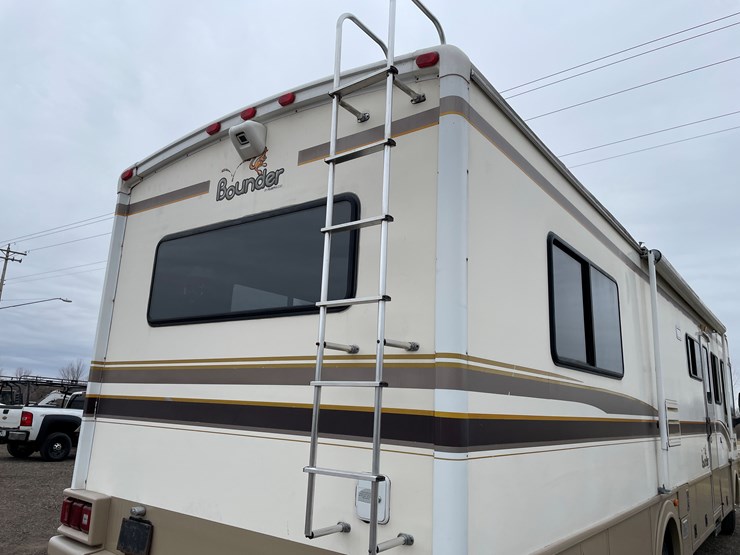 #2026-•-1999-ford-fleetwood-bounder-32h-rv-(has-wi-title)-image-16