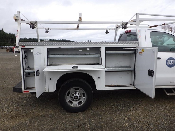 2017-chevrolet-2500-image-15