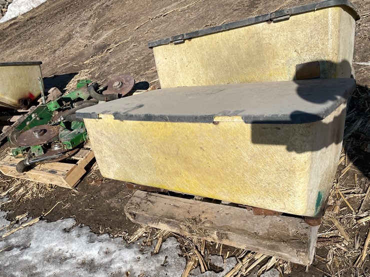 #7410-•-john-deere-fert-boxes-(bloomer,-wi)-image-3