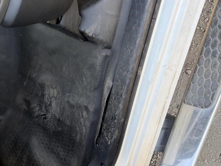 2016-dodge-2500-image-16