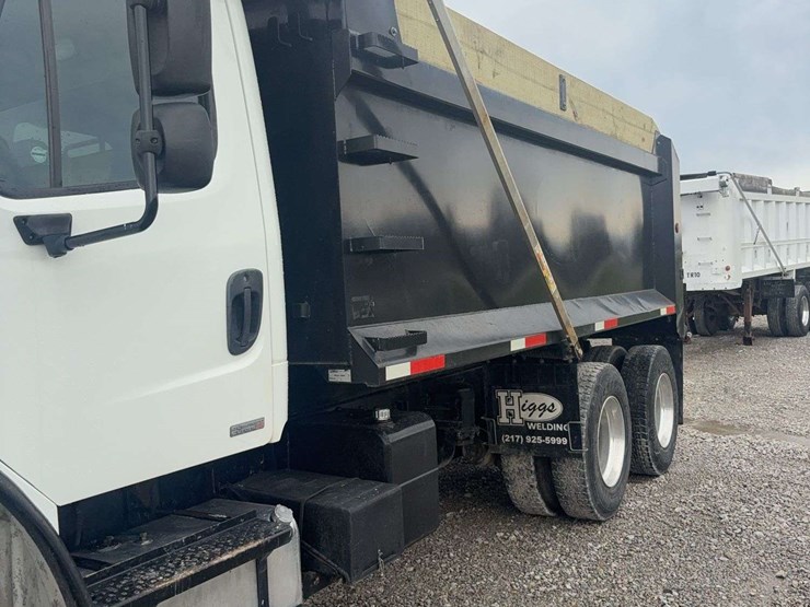 2009-freightliner-business-class-m2-106-image-5