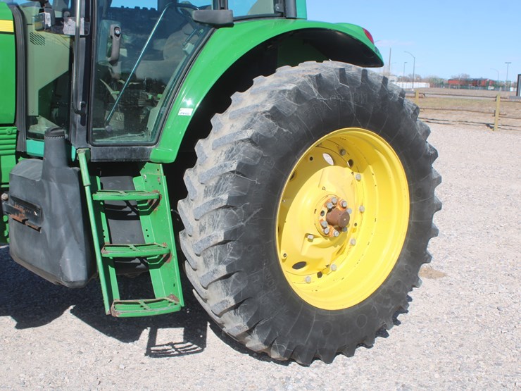 2004-john-deere-7320-image-32