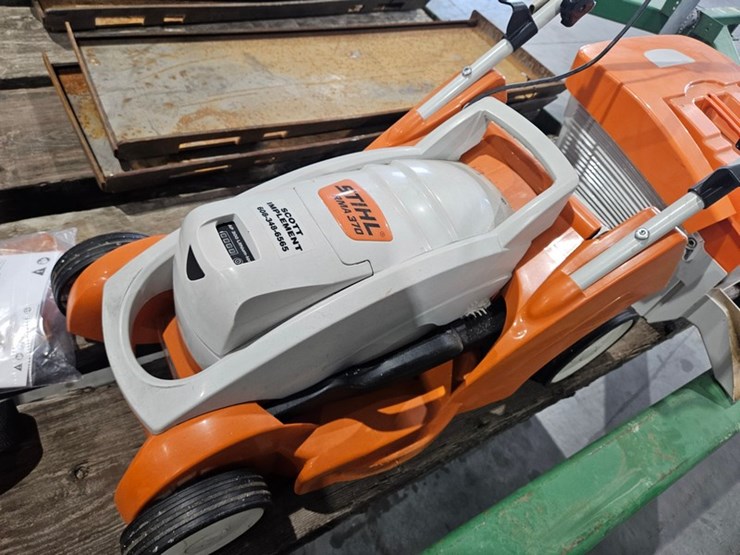 #652-•-stihl-rma-370-battery-powered-lawn-mower-image-8