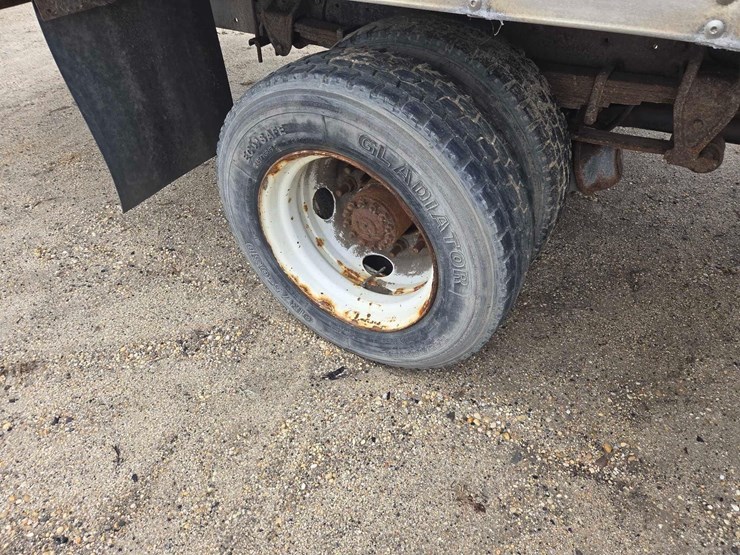 2016-hino-268-image-13