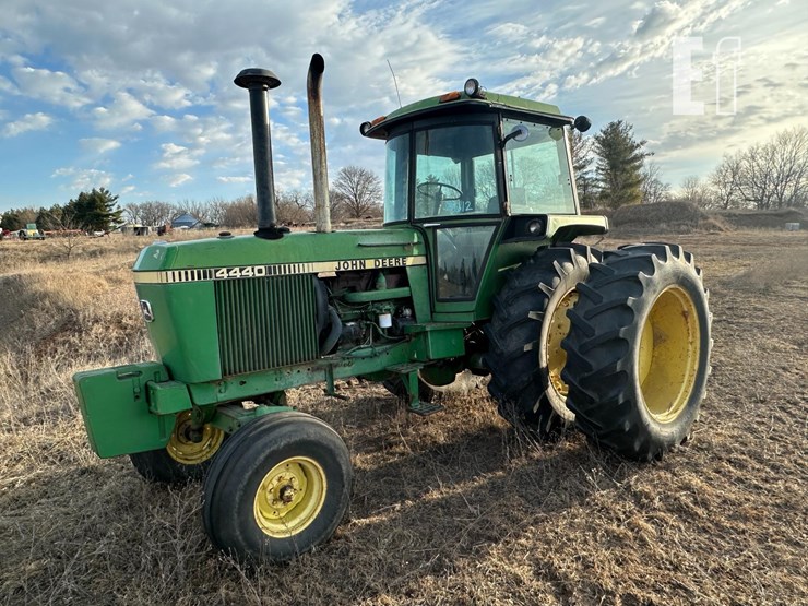 john-deere-4440-image-1