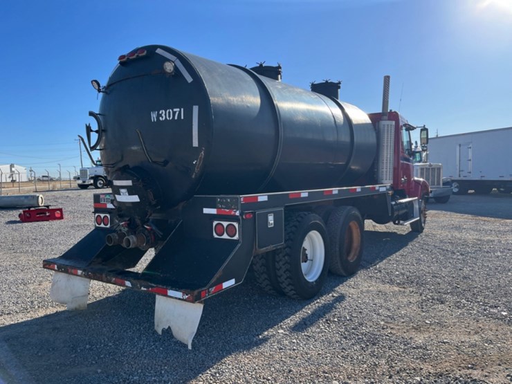 2009-volvo-vhd-bobtail-vacuum-truck-image-5