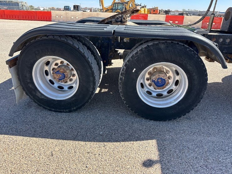 2008-peterbilt-365-image-5