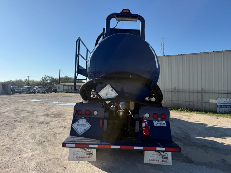 2013-peterbilt-367-image-4