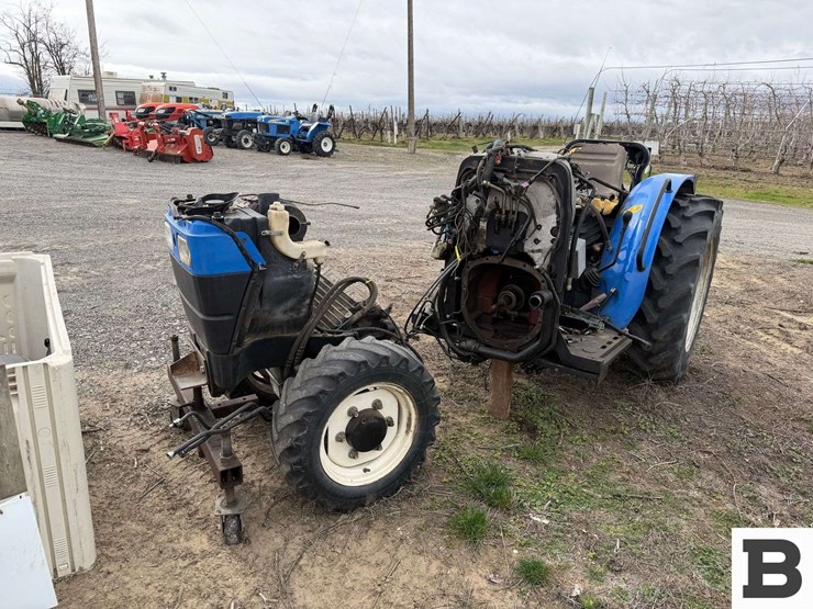 new-holland-tractor---parts-image-4