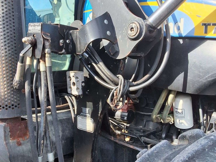 2010-new-holland-t7050-image-38