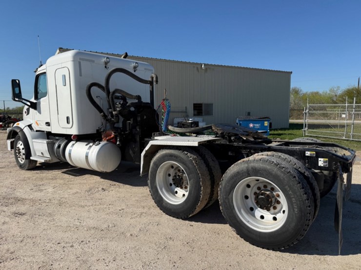 2018-peterbilt-567-image-6
