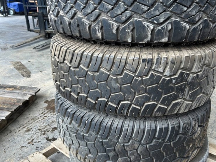 heavyequipment-tires-image-1