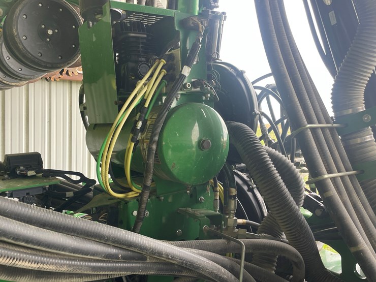 john-deere-1725-image-22