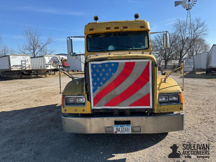 1996-freightliner-fld120-image-2