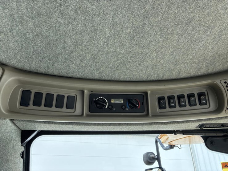 2009-new-holland-cr9060-image-99