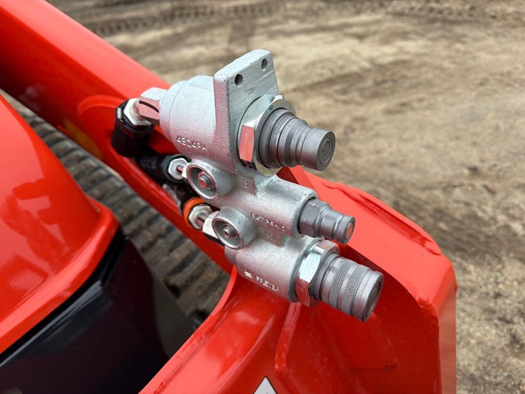 2026-kubota-scl1000-image-13