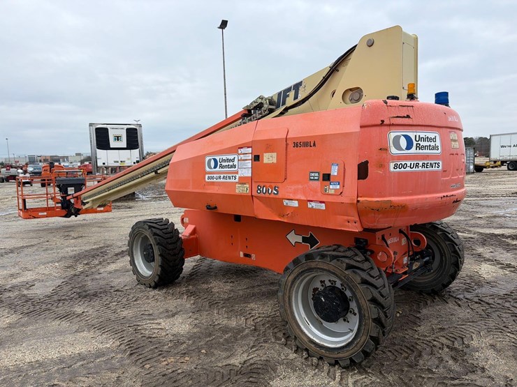 2016-jlg-800s-image-7