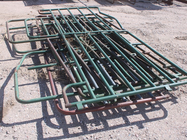 #2097-•-assortment-of-panels-and-gates-image-3