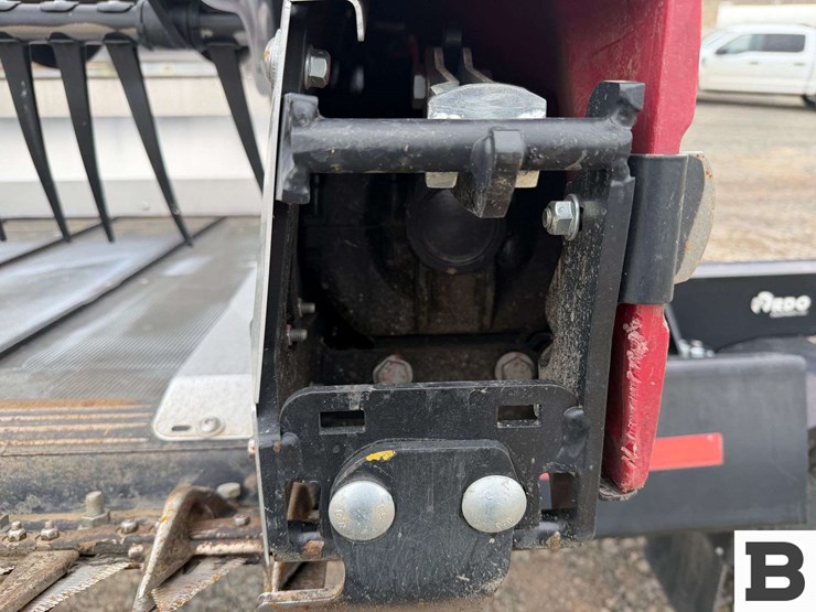 2023-mac-don-fd240-image-39