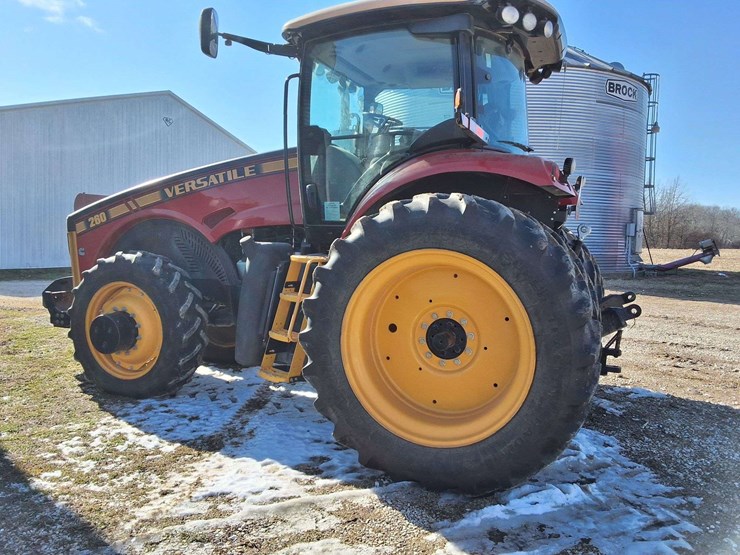 2017-versatile-260-image-10