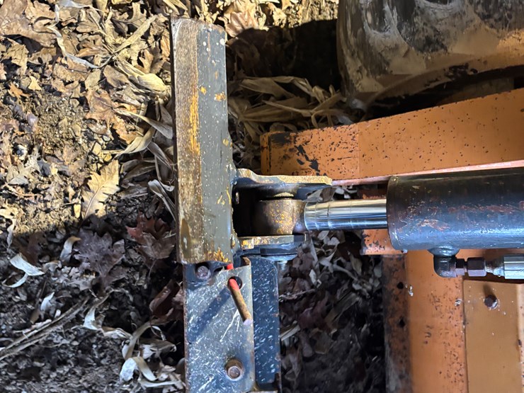 2012-case-sv300-image-47