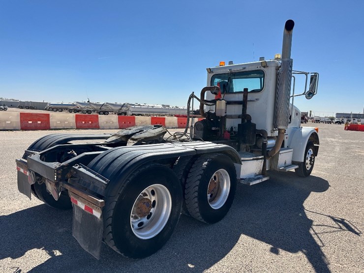 2008-peterbilt-365-image-6