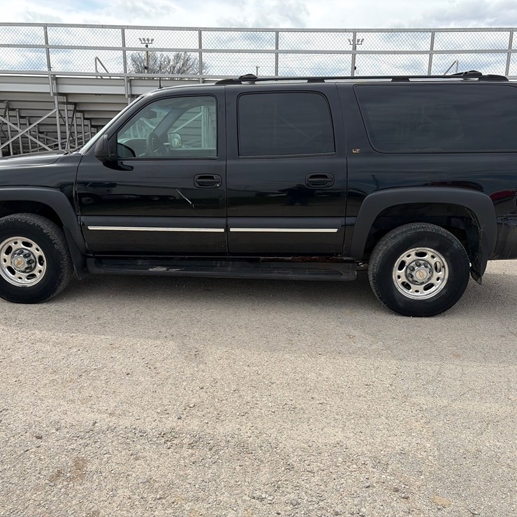 2002 CHEVROLET SUBURBAN