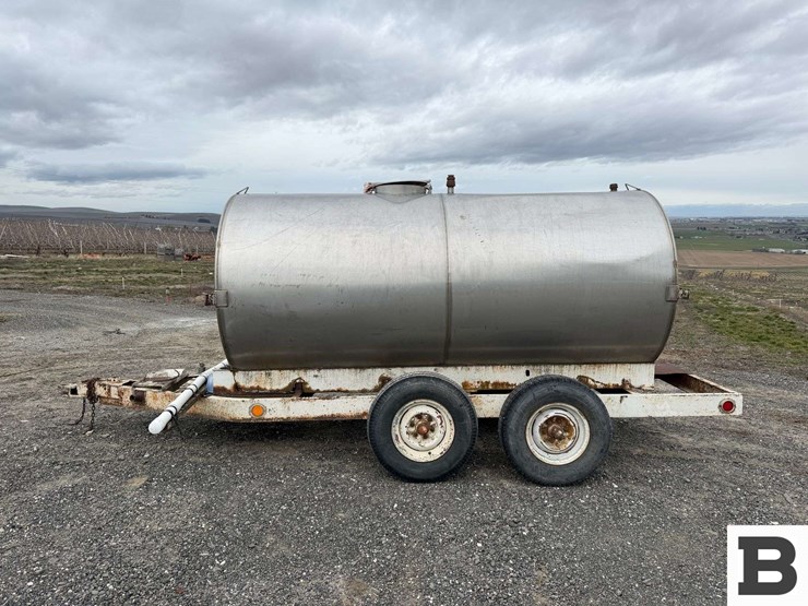 chemigation-trailer-w/-custom-applicator-image-2