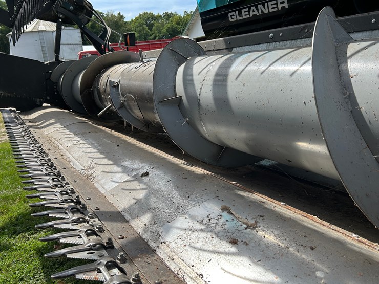 gleaner-15’-grain-table-image-4