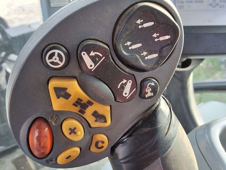 2010-new-holland-t7050-image-26