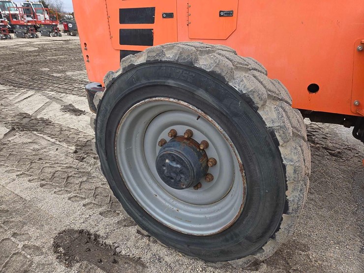 2016-sky-trak-8042-image-11