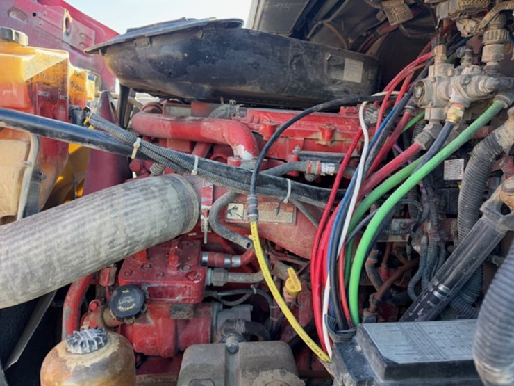 2013-freightliner-cascadia-113-image-19